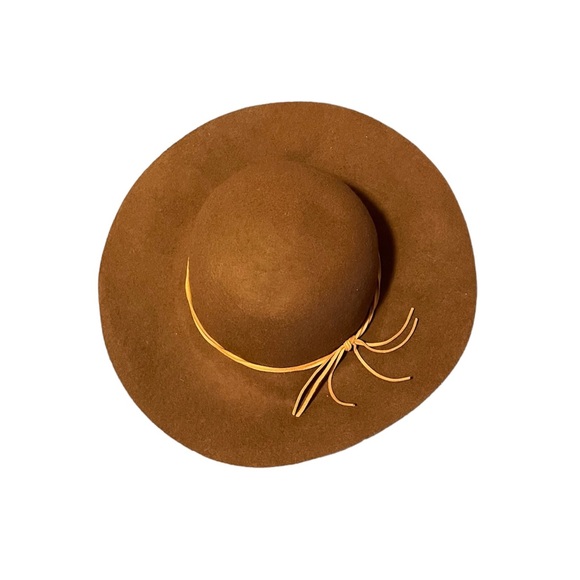 Women’s Fashionable Wool Hat - Picture 2 of 3